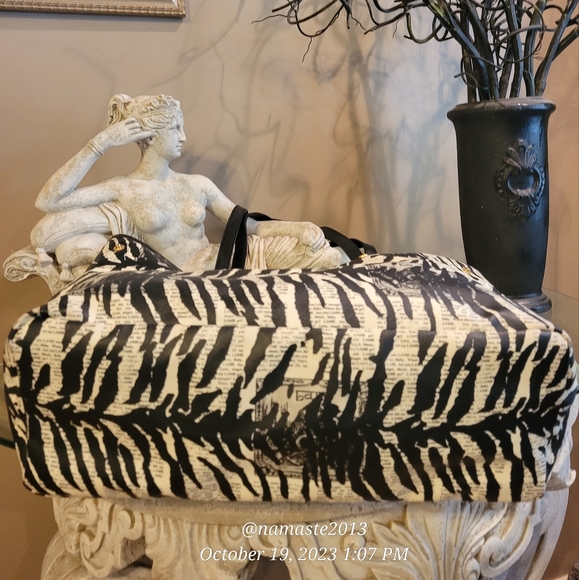 L.A.M.B. by Gwen Stefani Zebra Print Newsprint Tote Luxury Designer Bag #604 - Picture 5 of 15